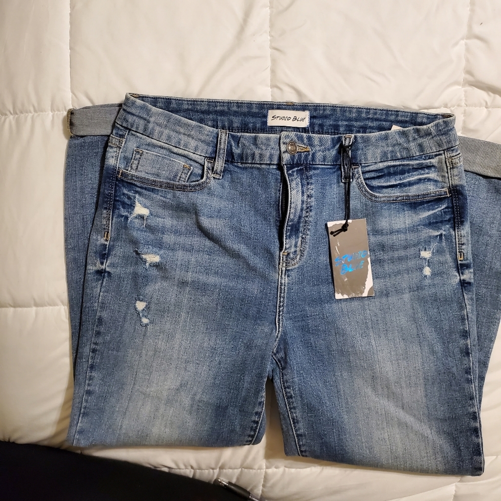Skinny Distressed Rolled Jean